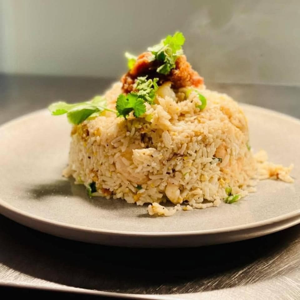 Fried rice with toppings
